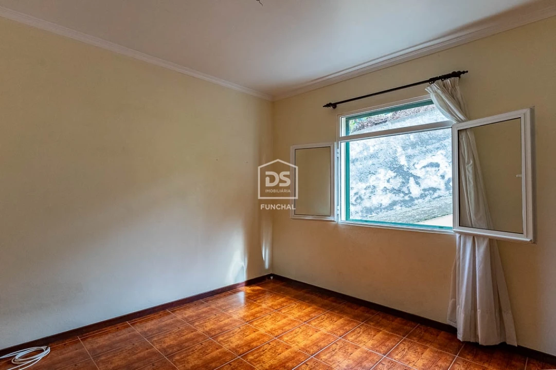 Moradia T3 para Venda em Estreito de Camara de Lobos Foto 4