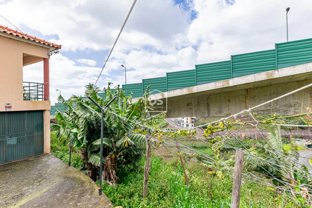 Moradia T3 para Venda em Estreito de Camara de Lobos Foto 33