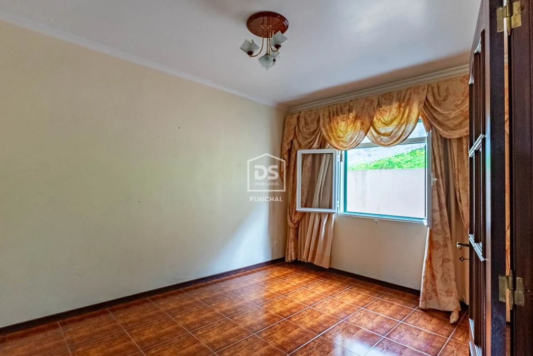 Moradia T3 para Venda em Estreito de Camara de Lobos Foto 15