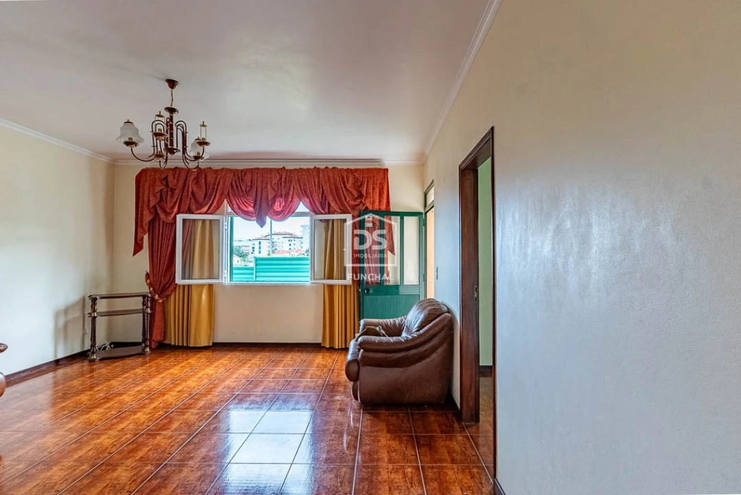 Moradia T3 para Venda em Estreito de Camara de Lobos Foto 8