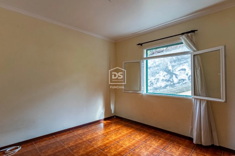 Moradia T3 para Venda em Estreito de Camara de Lobos Foto 4