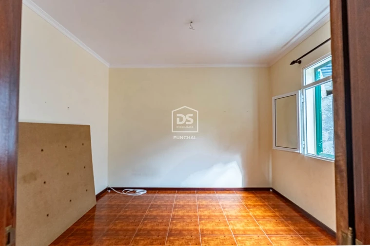 Moradia T3 para Venda em Estreito de Camara de Lobos Foto 3