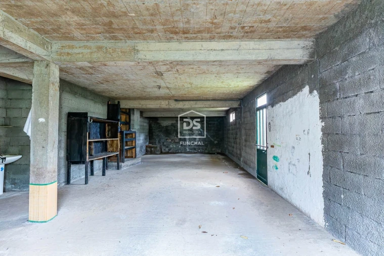 Moradia T3 para Venda em Estreito de Camara de Lobos Foto 30