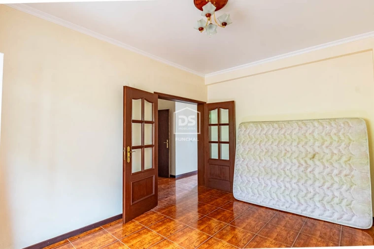 Moradia T3 para Venda em Estreito de Camara de Lobos Foto 16