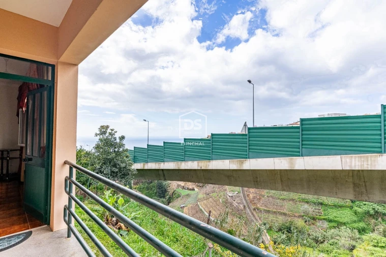 Moradia T3 para Venda em Estreito de Camara de Lobos Foto 11