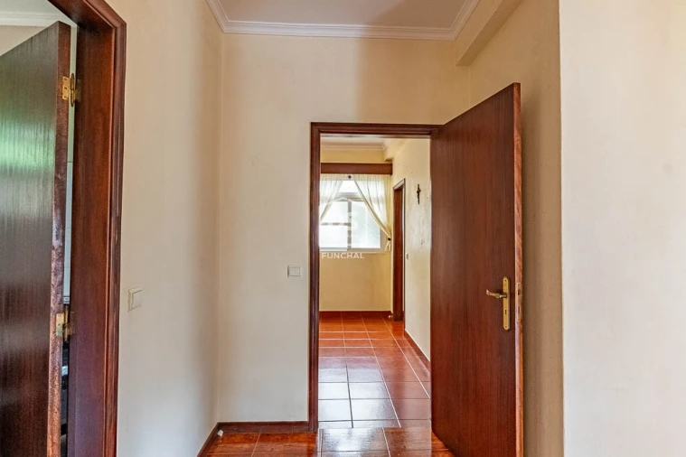 Moradia T3 para Venda em Estreito de Camara de Lobos Foto 17