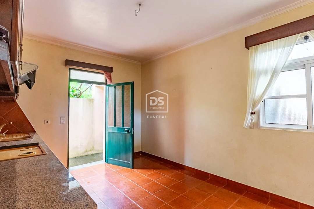 Moradia T3 para Venda em Estreito de Camara de Lobos Foto 18