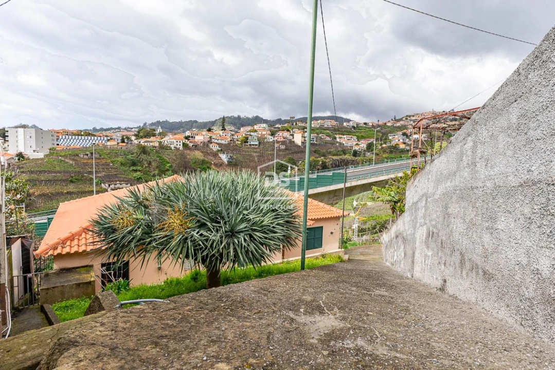 Moradia T3 para Venda em Estreito de Camara de Lobos Foto 35