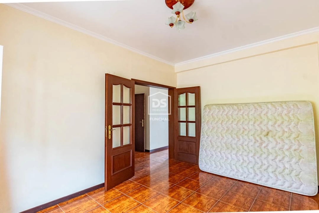 Moradia T3 para Venda em Estreito de Camara de Lobos Foto 16