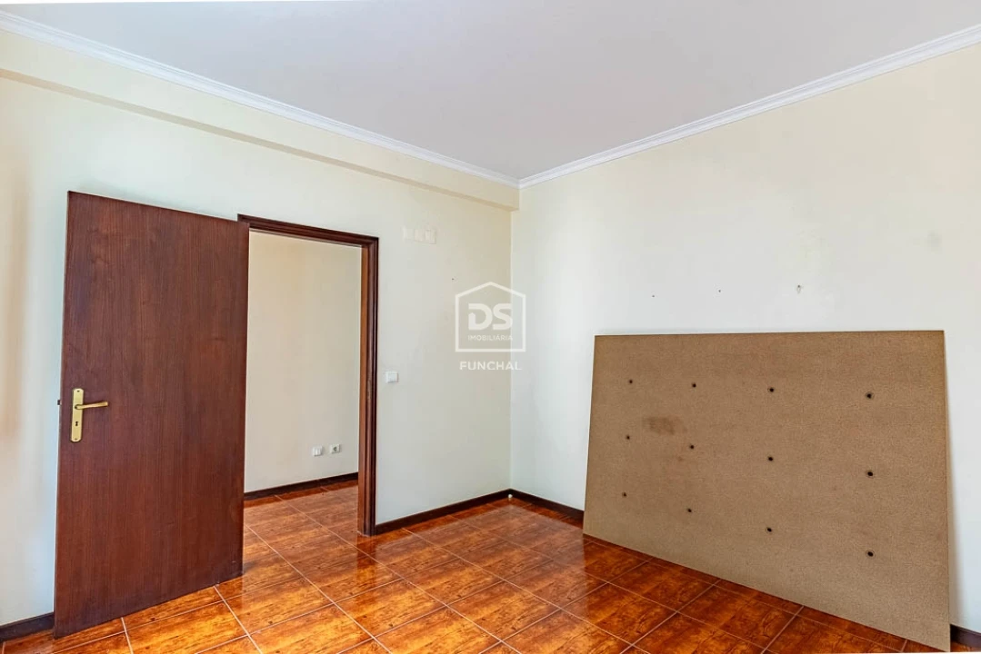 Moradia T3 para Venda em Estreito de Camara de Lobos Foto 5