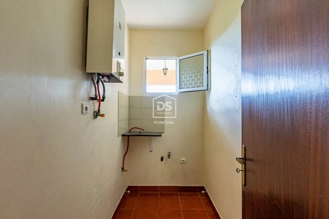 Moradia T3 para Venda em Estreito de Camara de Lobos Foto 23