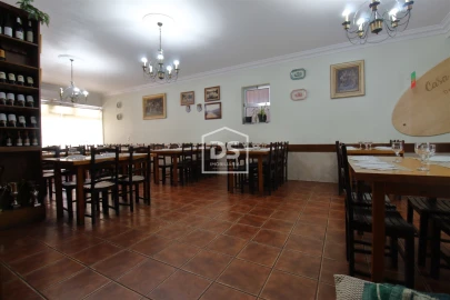 Negócio para Trespasse em Sobrado e Bairros