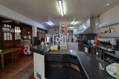 Negócio para Trespasse em Sobrado e Bairros