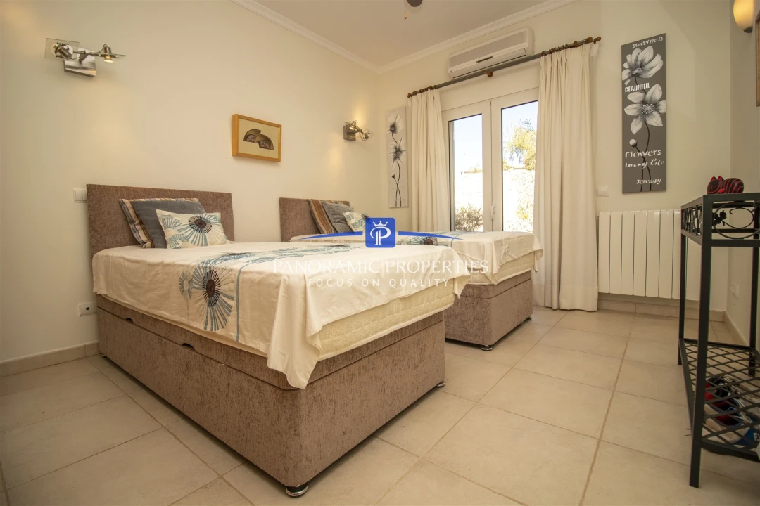 Apartamento T2 para Venda em Estômbar e Parchal Foto 11