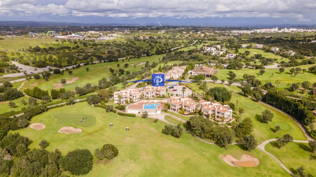 Apartamento T2 para Venda em Estômbar e Parchal Foto 1