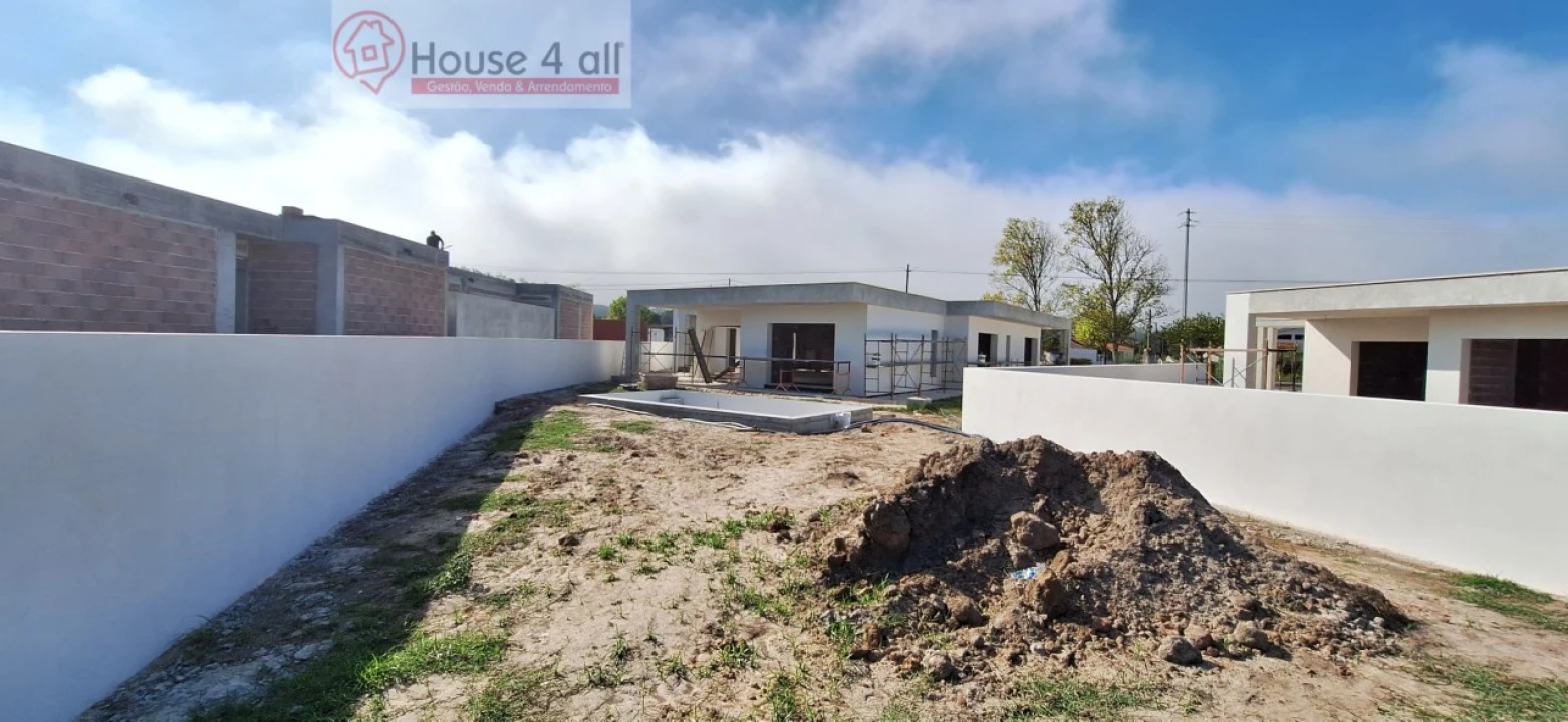 Moradia T3 para Venda em Caldas da Rainha - Santo Onofre e Serra do Bouro Foto 3