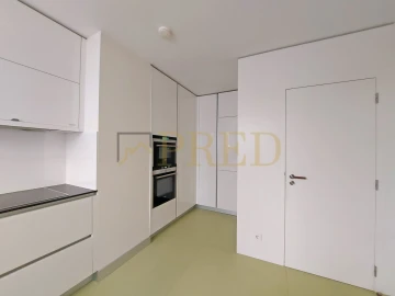 Apartamento T2 para Arrendamento em Santa Marinha e São Pedro da Afurada