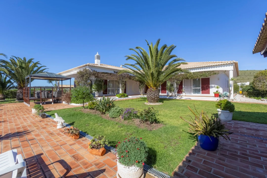 Moradia T4 para Venda em Bensafrim e Barão de São João Foto 3