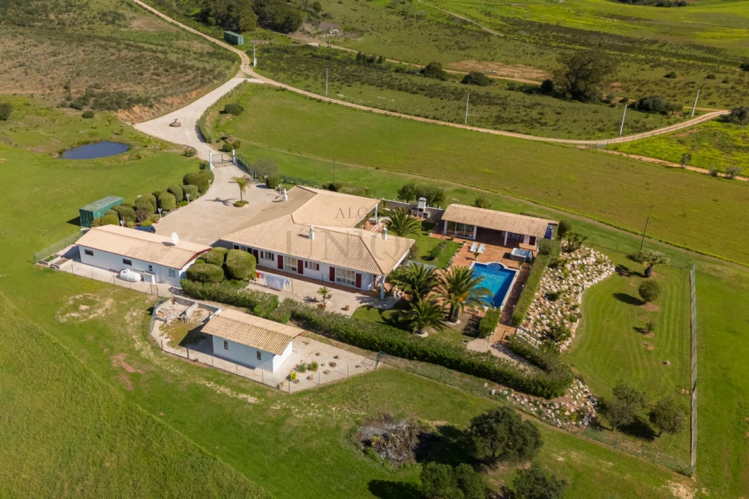 Moradia T4 para Venda em Bensafrim e Barão de São João Foto 11