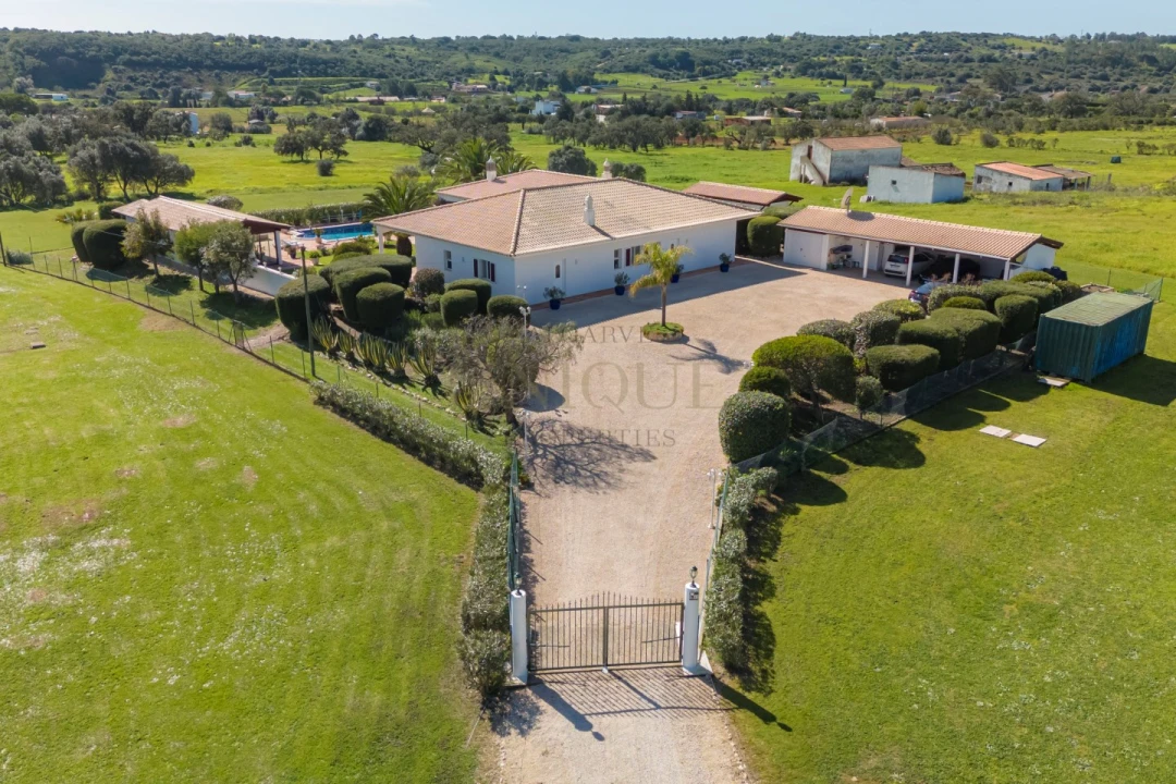 Moradia T4 para Venda em Bensafrim e Barão de São João Foto 30