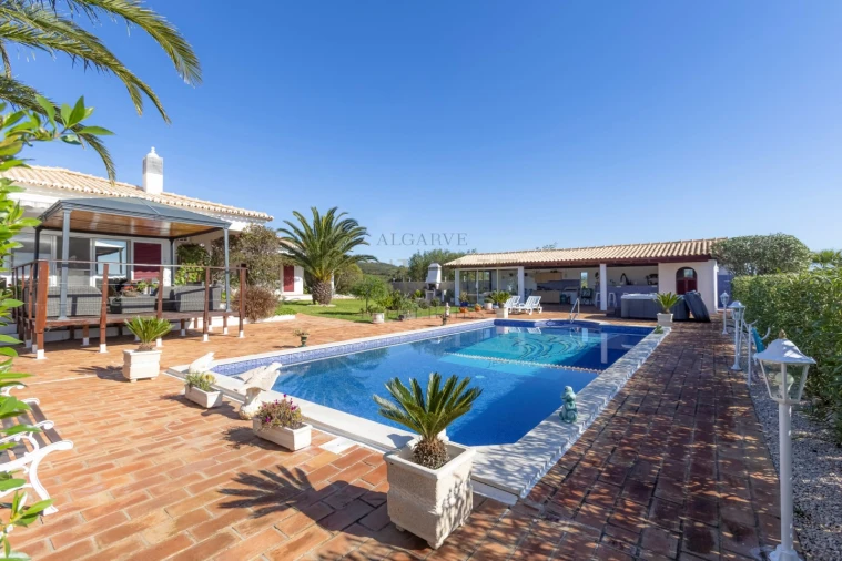 Moradia T4 para Venda em Bensafrim e Barão de São João Foto 2