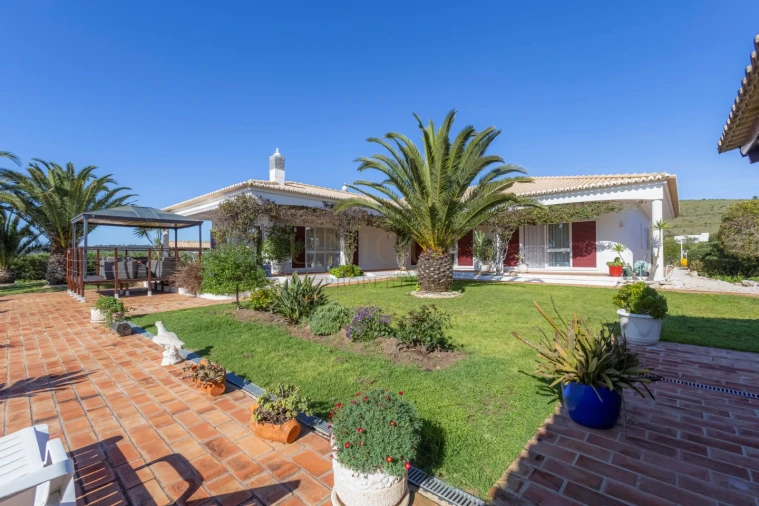 Moradia T4 para Venda em Bensafrim e Barão de São João Foto 3