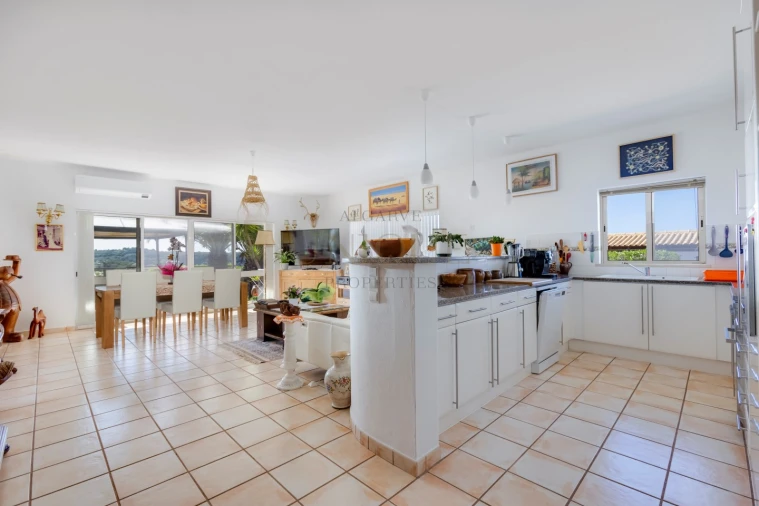 Moradia T4 para Venda em Bensafrim e Barão de São João Foto 4