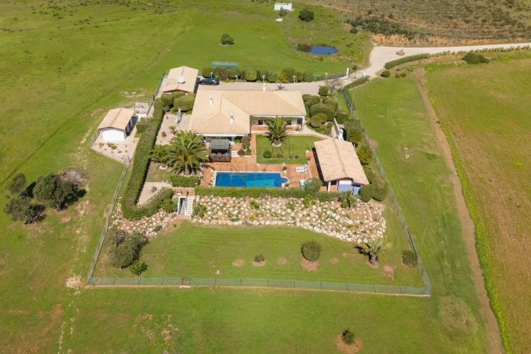 Moradia T4 para Venda em Bensafrim e Barão de São João Foto 10