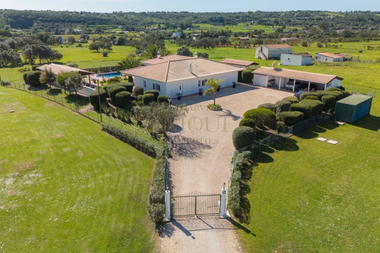 Moradia T4 para Venda em Bensafrim e Barão de São João Foto 30