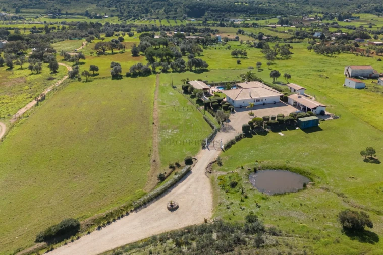 Moradia T4 para Venda em Bensafrim e Barão de São João Foto 31