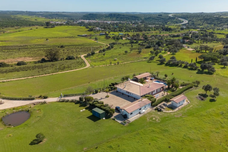 Moradia T4 para Venda em Bensafrim e Barão de São João Foto 32