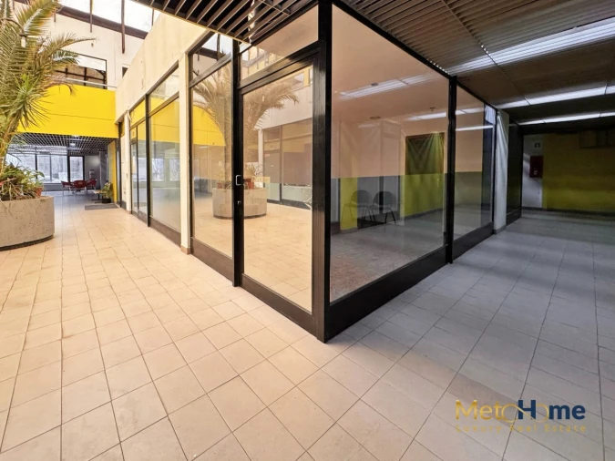 Loja para Arrendamento em Santa Marinha e São Pedro da Afurada Foto 1