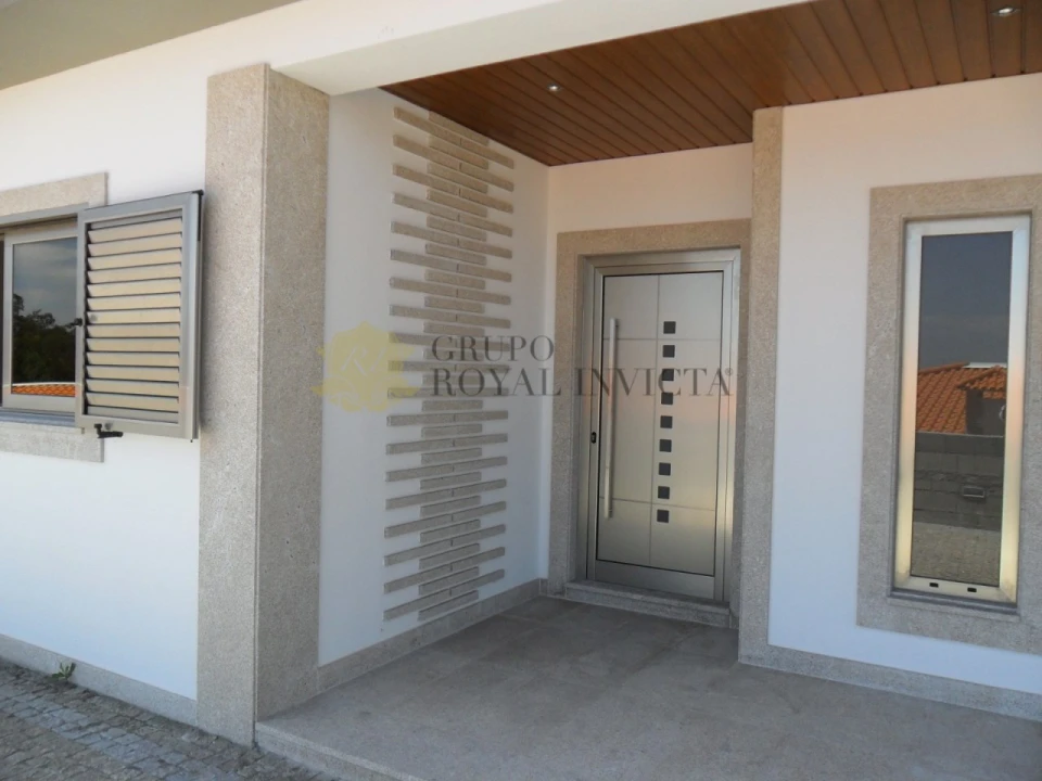 Moradia T4 para Venda em Duas Igrejas Foto 5