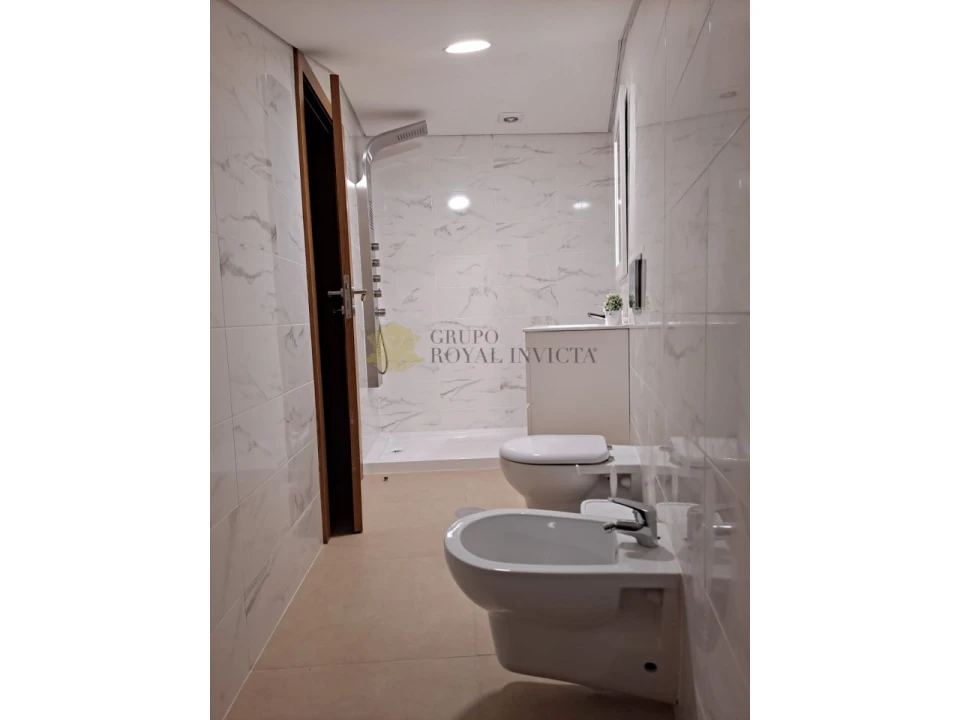 Moradia T4 para Venda em Duas Igrejas Foto 10