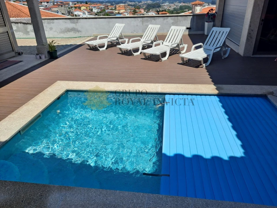 Moradia T4 para Venda em Duas Igrejas Foto 3