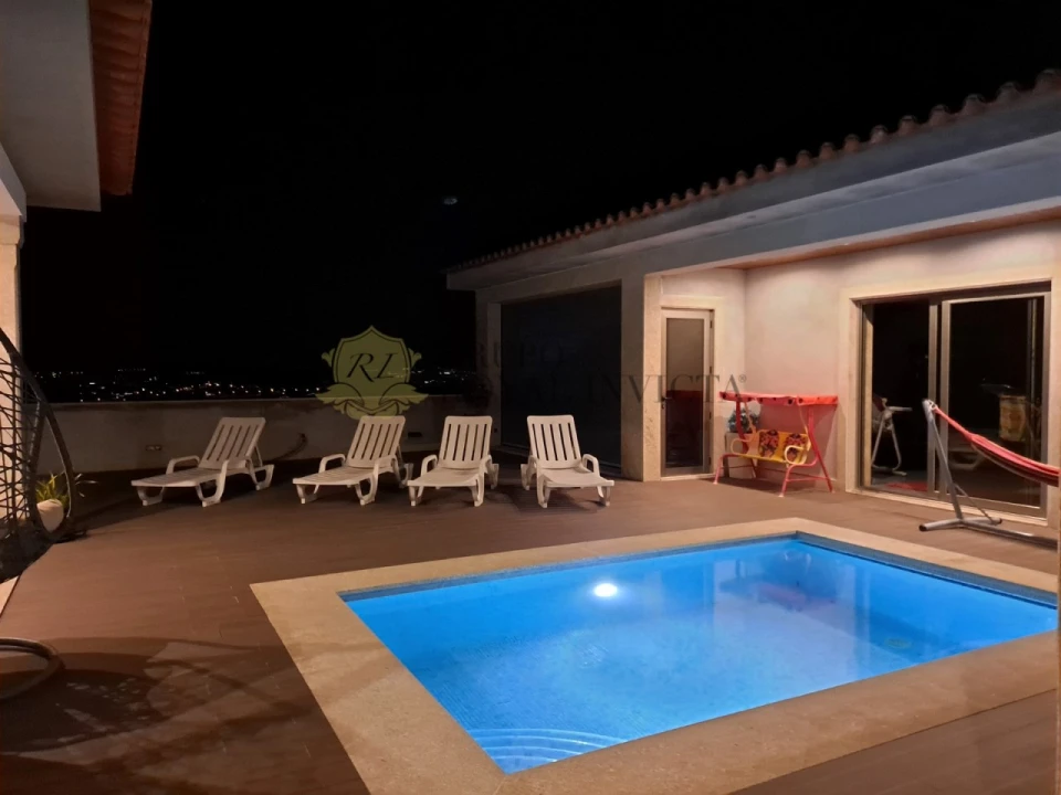 Moradia T4 para Venda em Duas Igrejas Foto 2