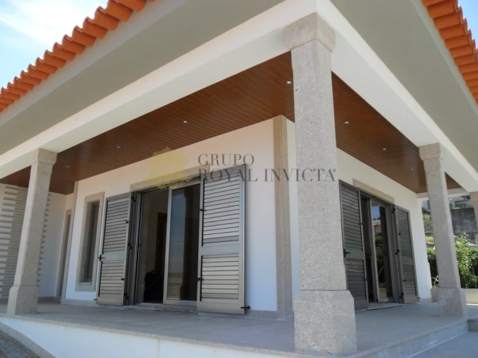 Moradia T4 para Venda em Duas Igrejas Foto 4