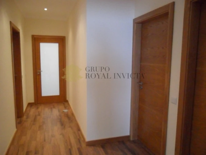 Moradia T4 para Venda em Duas Igrejas Foto 11