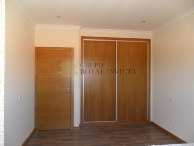 Moradia T4 para Venda em Duas Igrejas Foto 12