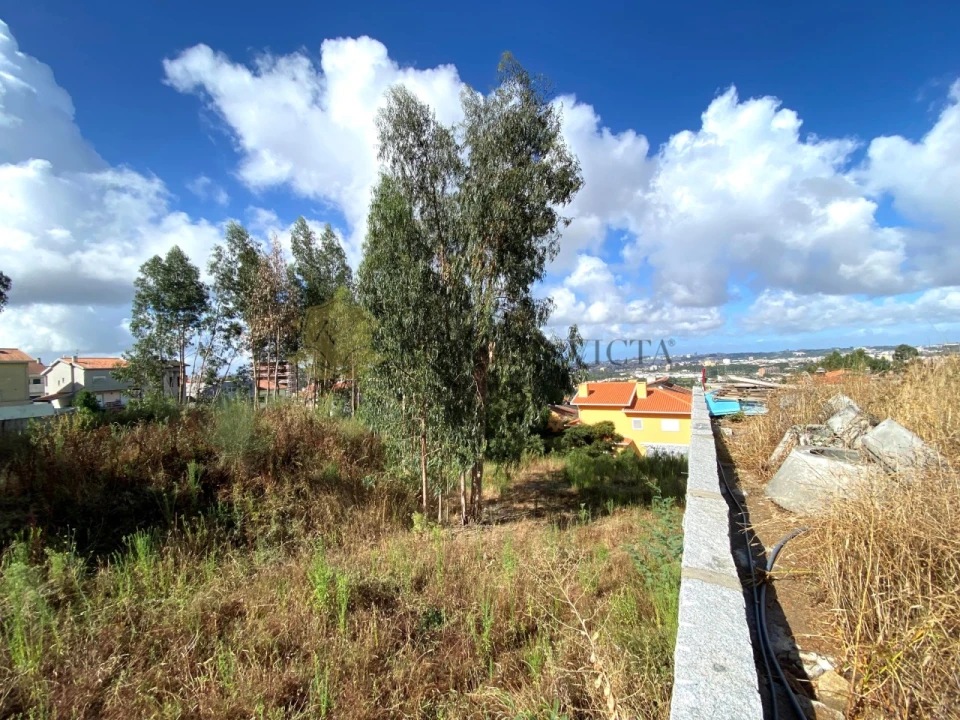 Terreno para Venda em Fânzeres e São Pedro da Cova Foto 3