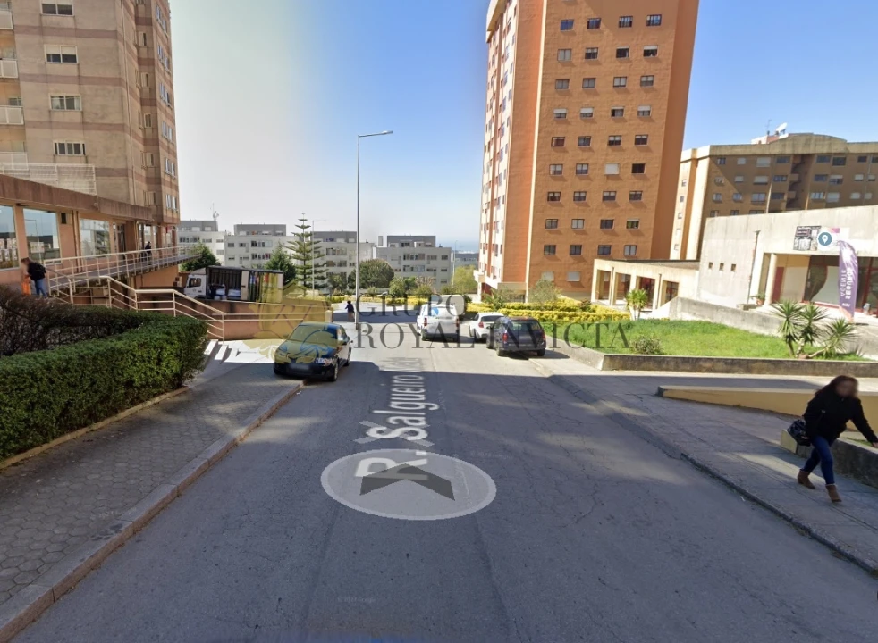 Loja para Venda em Vilar de Andorinho Foto 4