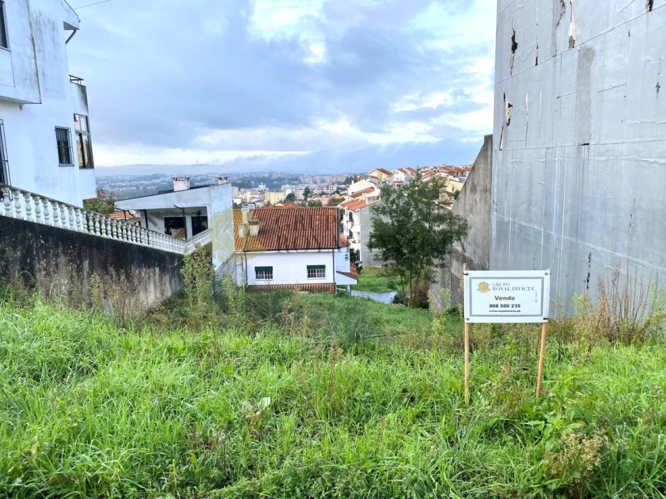 Terreno para Venda em Fânzeres e São Pedro da Cova Foto 2