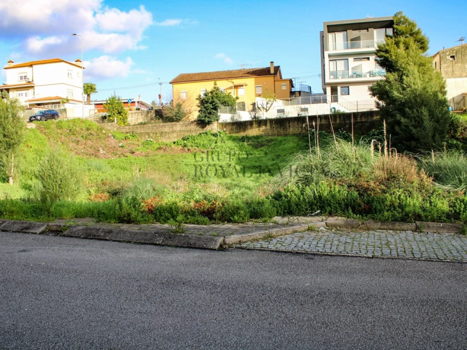 Terreno para Venda em Fânzeres e São Pedro da Cova Foto 2