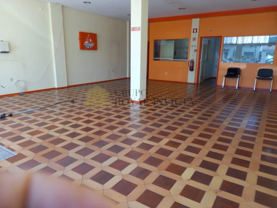 Loja para Venda em Alfena Foto 6