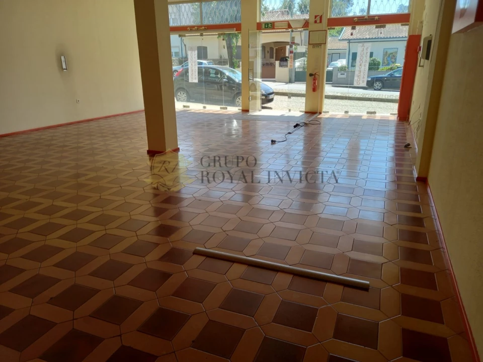 Loja para Venda em Alfena Foto 4