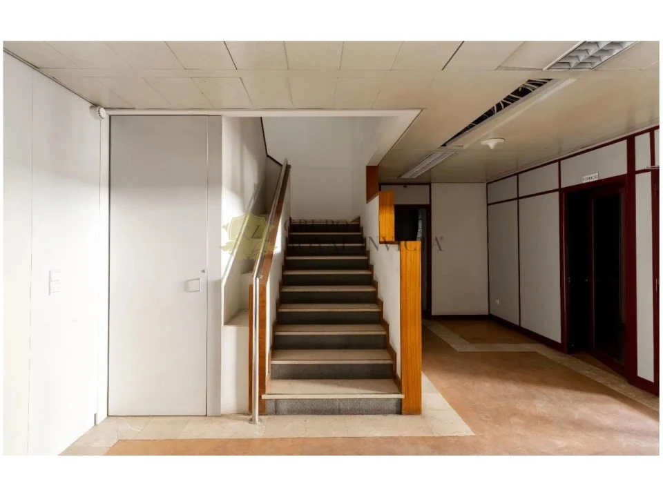 Escritório para Venda em Mafamude e Vilar do Paraíso Foto 12