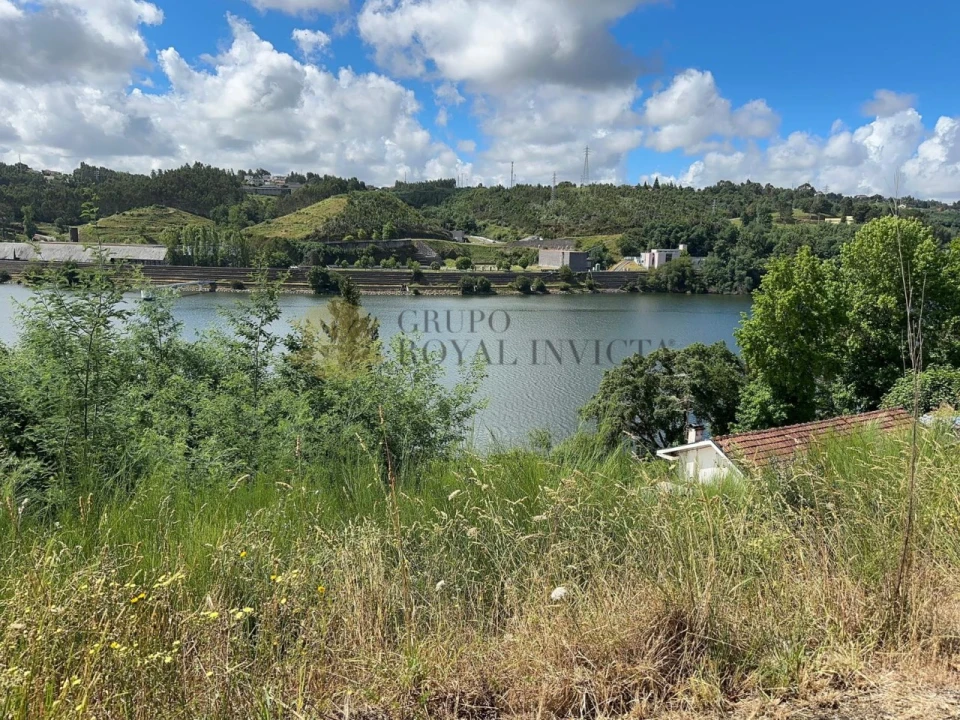 Terreno para Venda em Foz do Sousa e Covelo Foto 1