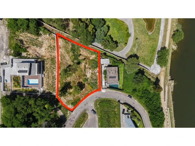 Terreno para Venda em Oliveira do Douro