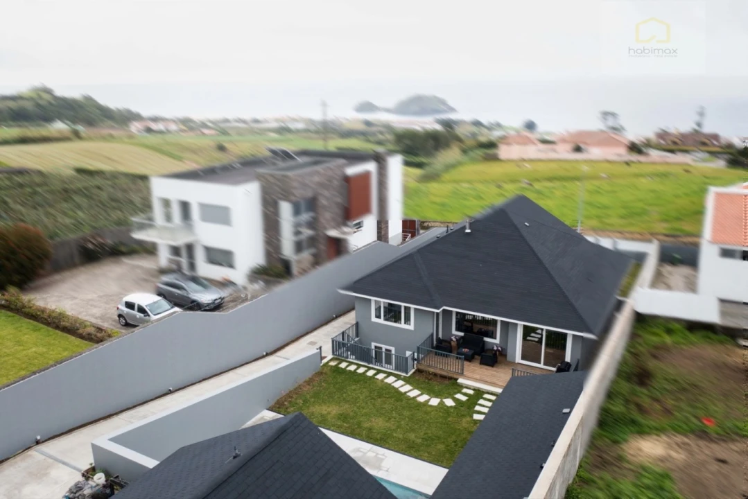 Moradia T3 para Venda em Agua de Alto Foto 4