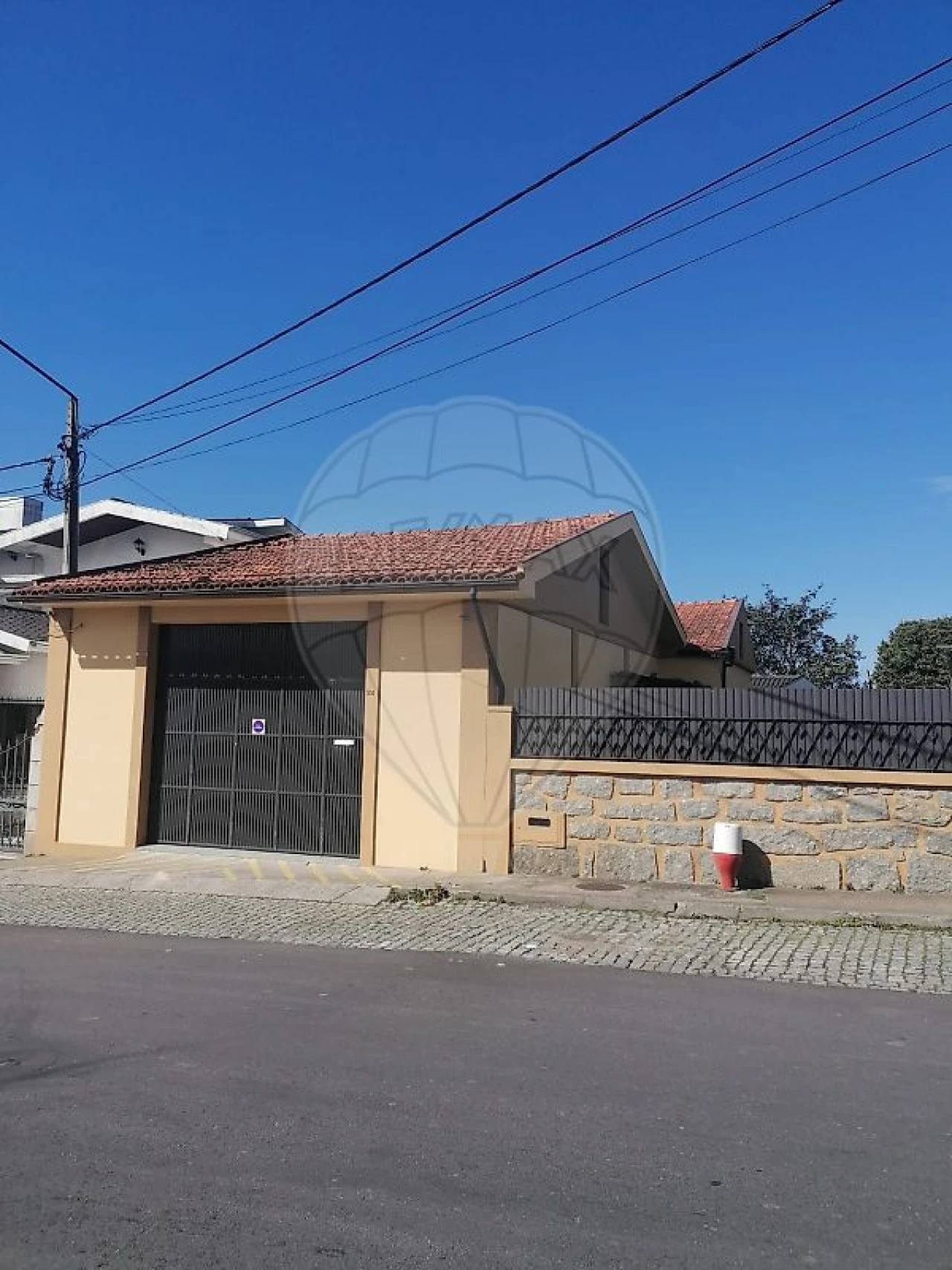 Armazém para Arrendamento em Paços de Brandão Foto 1